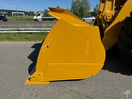 Kolové nakladače 2024 Caterpillar 980 (12)