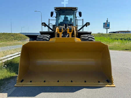 Kolové nakladače 2024 Caterpillar 980 (8)