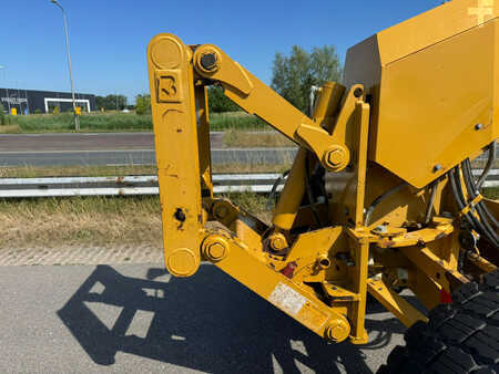 Grejdry 2009 Caterpillar 140M (18)