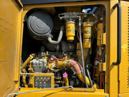 Grejdry 2009 Caterpillar 140M (21)