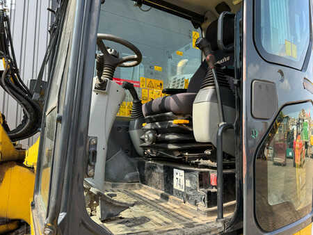 Pelle sur pneus 2018 Komatsu PW118MR-11 (29)