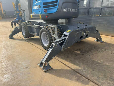 Grúas móviles 2015 Fuchs MHL 250 (15)