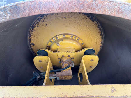 Compacteur monocylindre 2018 Caterpillar CS66B (13)