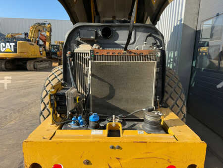 Compacteur monocylindre 2018 Caterpillar CS66B (18)