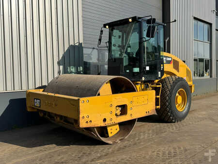 Enkelt tromlekomprimator 2018 Caterpillar CS66B (2)