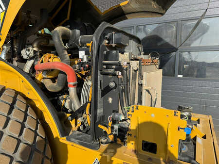 Compacteur monocylindre 2018 Caterpillar CS66B (20)