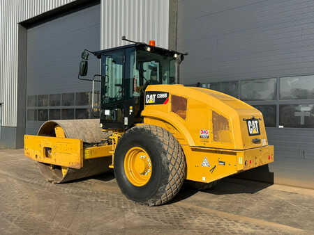 Enkelt tromlekomprimator 2018 Caterpillar CS66B (3)