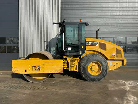 Enkelt tromlekomprimator 2018 Caterpillar CS64 (1)