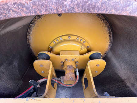 Compacteur monocylindre 2018 Caterpillar CS64 (11)