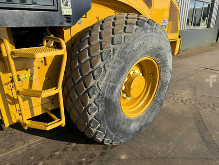 Compacteur monocylindre 2018 Caterpillar CS64 (18)
