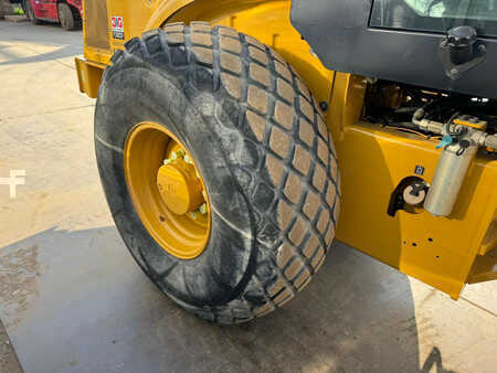 Compacteur monocylindre 2018 Caterpillar CS64 (19)