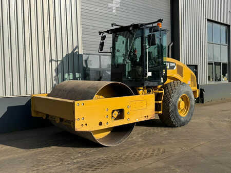 Enkelt tromlekomprimator 2018 Caterpillar CS64 (2)