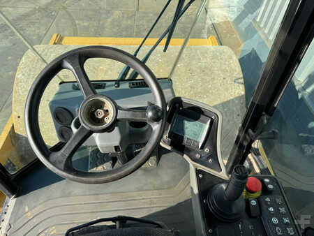 Compacteur monocylindre 2018 Caterpillar CS64 (23)