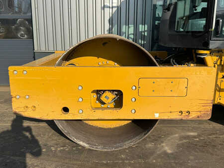 Enkelt tromlekomprimator 2018 Caterpillar CS64 (9)