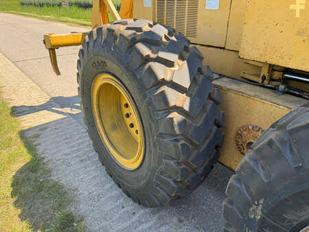 Grejdry 1996 Caterpillar 140H 3306 engine (13)