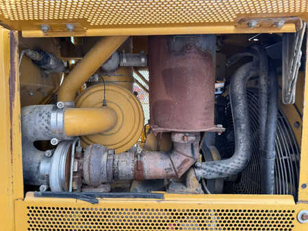 Telaketjupuskutraktorit 2005 Caterpillar D6N LGP (21)