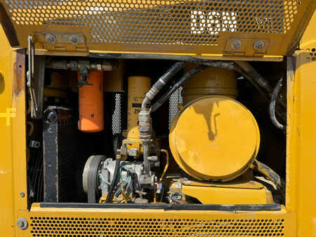 Telaketjupuskutraktorit 2005 Caterpillar D6N LGP (24)