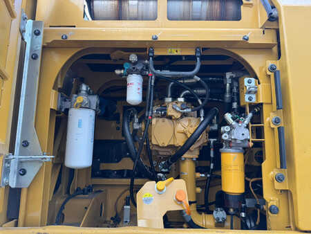 Hydraulic Excavators 2018 Caterpillar 352F (22)