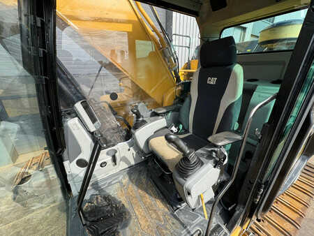 Hydraulic Excavators 2018 Caterpillar 352F (25)