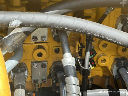 Hydraulic Excavators 2016 Caterpillar 352F (32)