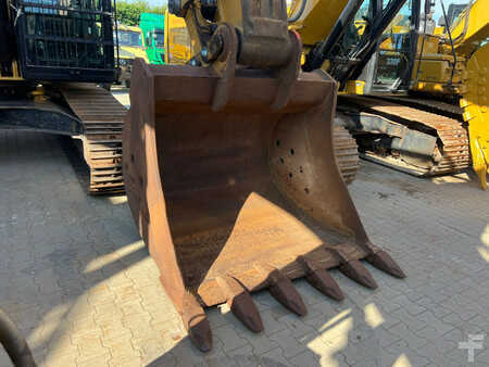 Hydraulic Excavators 2016 Caterpillar 352F (4)