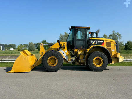 Carregadeira de rodas 2020 Caterpillar 950M (1)