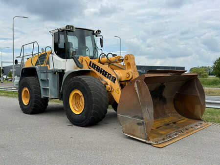 Liebherr L566 2plus2