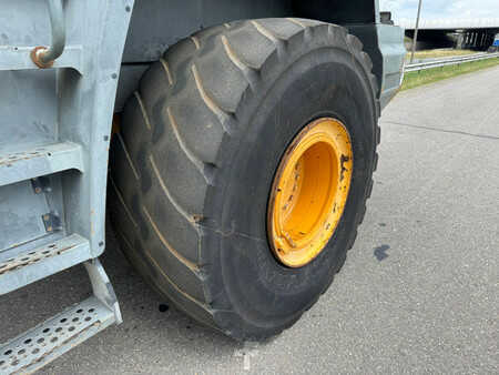 Liebherr L566 2plus2