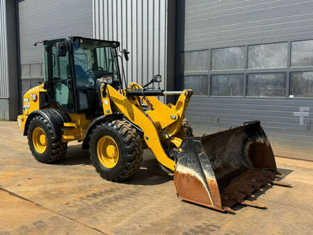 Pale Gommate 2022 Caterpillar 908M (4)