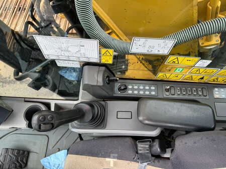 Escavadora de rastos 2017 Caterpillar 320FL incl. 3 x Bucket (31)
