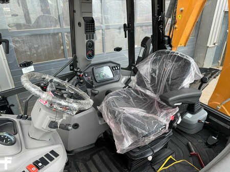Rigid Backhoe Loader 2025 Case 570SV A/C 4x4 Telescopic boom (20)