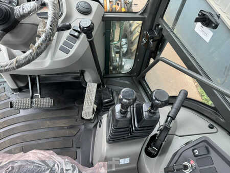 Rigid Backhoe Loader 2025 Case 570SV A/C 4x4 Telescopic boom (25)