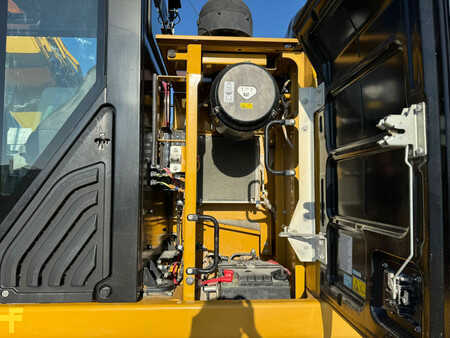 Kedjegraver 2019 Caterpillar 326FL (15)
