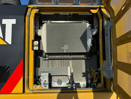 Kedjegraver 2019 Caterpillar 326FL (16)