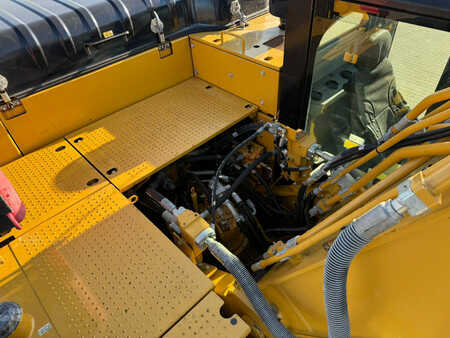 Kedjegraver 2019 Caterpillar 326FL (20)