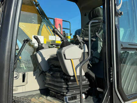 Kedjegraver 2019 Caterpillar 326FL (25)