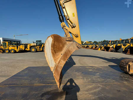 Kedjegraver 2019 Caterpillar 326FL (8)