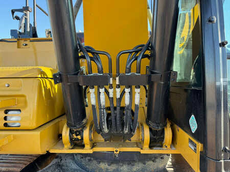 Kedjegraver 2019 Caterpillar 326FL (9)