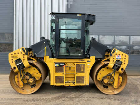 Walce gładkie 2015 Caterpillar CD54B (1)