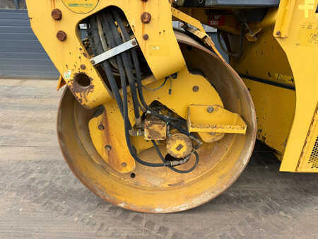 Walce gładkie 2015 Caterpillar CD54B (10)