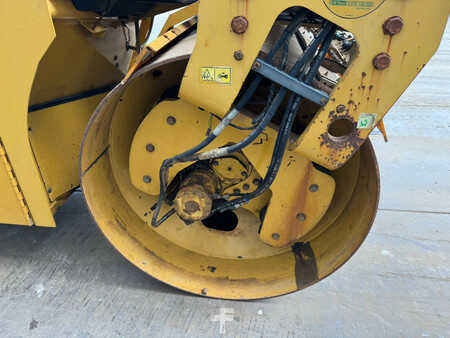 Walce gładkie 2015 Caterpillar CD54B (11)