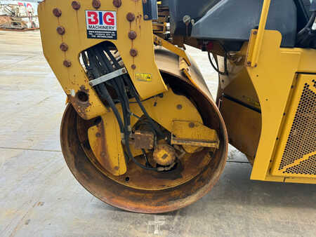 Walce gładkie 2015 Caterpillar CD54B (12)