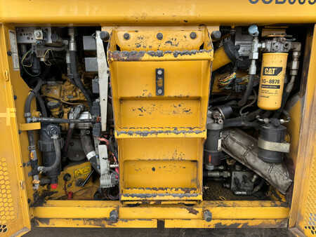 Walce gładkie 2015 Caterpillar CD54B (13)