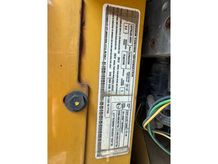 Walce gładkie 2015 Caterpillar CD54B (14)