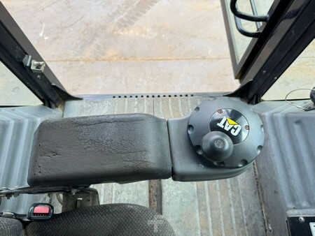 Walce gładkie 2015 Caterpillar CD54B (19)