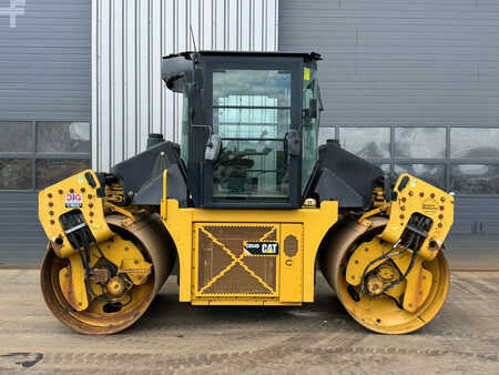 Walce gładkie 2015 Caterpillar CD54B (4)