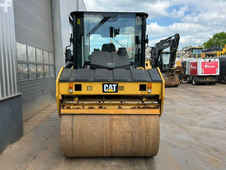 Walce gładkie 2015 Caterpillar CD54B (8)