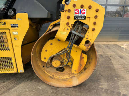 Walce gładkie 2015 Caterpillar CD54B (9)