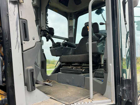 Livellatrici 2010 Caterpillar 140M (10)