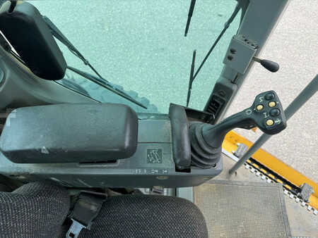 Livellatrici 2010 Caterpillar 140M (13)